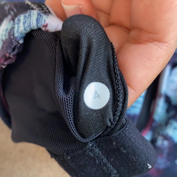 Lululemon power y tank size 4 - Picture 3 of 3